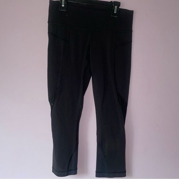 Lululemon Size 6 Black Cropped Leggings Mesh Cutouts Athleisure Gym - Picture 1 of 8
